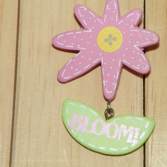 9 Spring Holiday Pins Gift - Picture 4 of 9